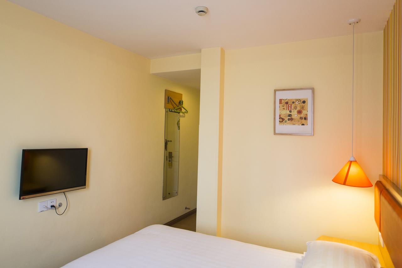 Home Inn Chengdu Kuanzhai Alley New City Square Exterior photo